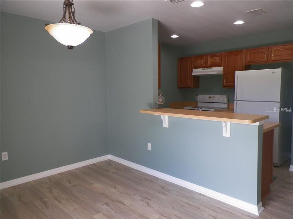 For Sale: $175,000 (2 beds, 1 baths, 1102 Square Feet)