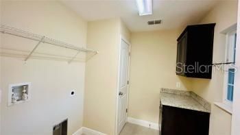 For Rent: $2,400 (4 beds, 2 baths, 1938 Square Feet)