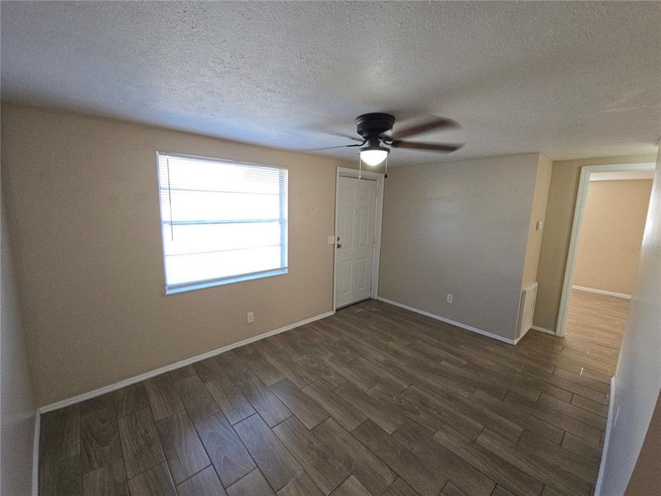 На продажу: $225,000 (4 спален, 0 ванн, 1134 Квадратных фут)