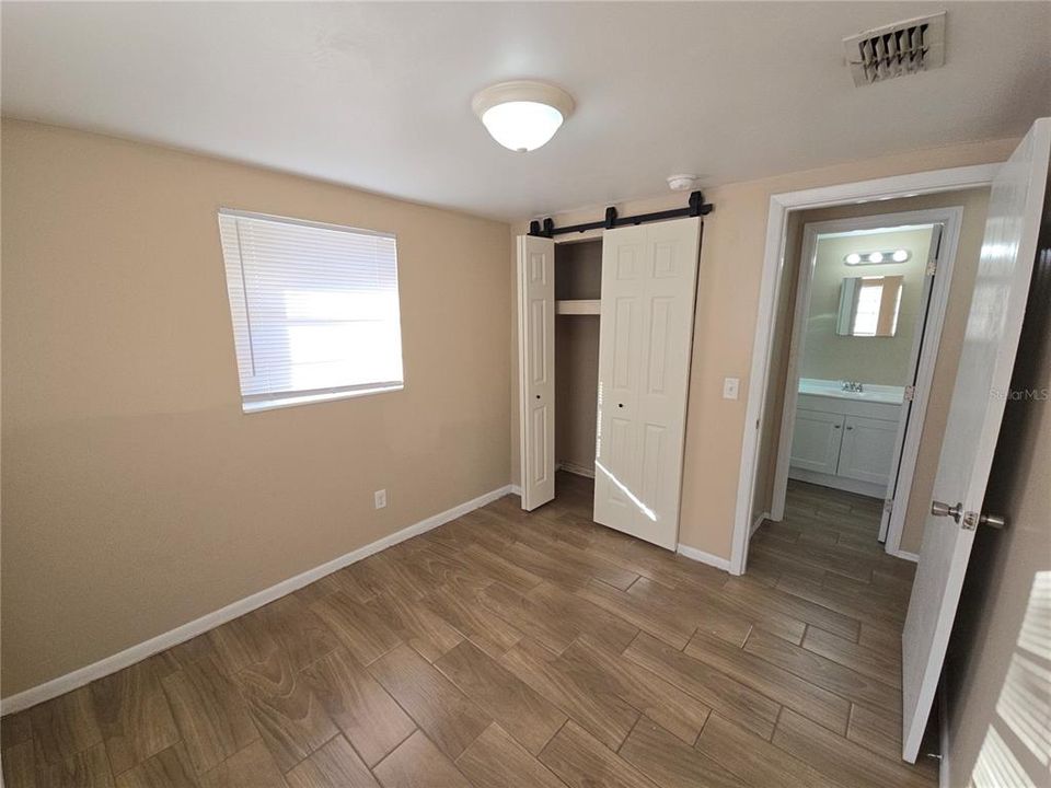 На продажу: $225,000 (4 спален, 0 ванн, 1134 Квадратных фут)