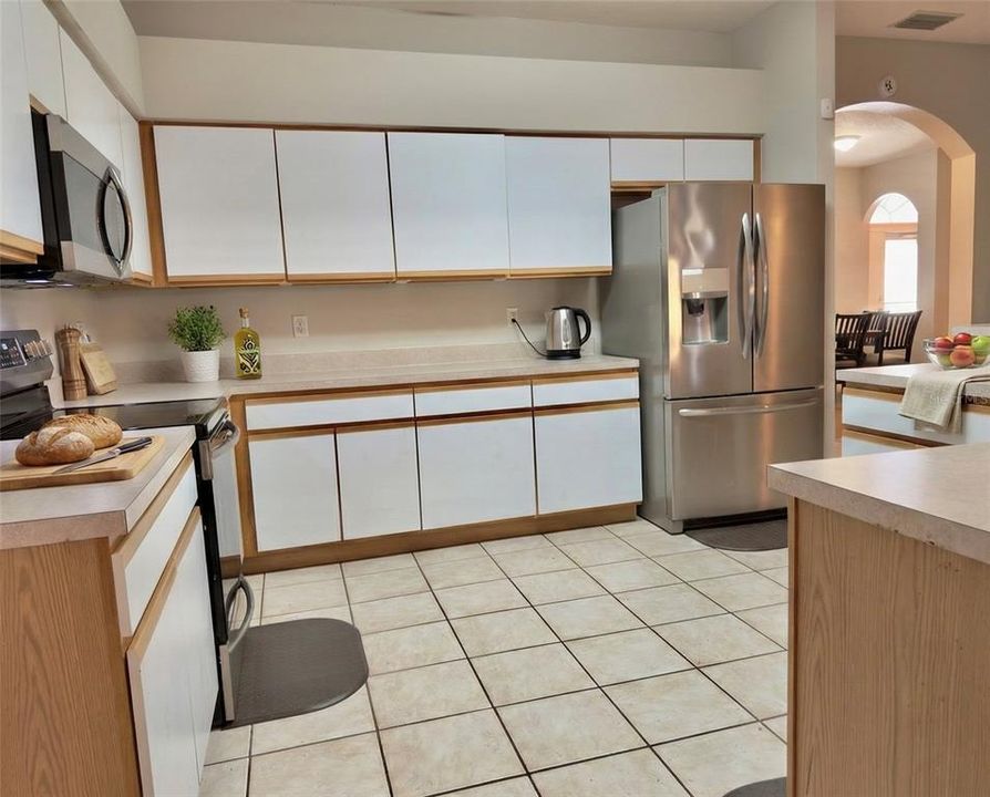 For Sale: $399,900 (4 beds, 3 baths, 2514 Square Feet)