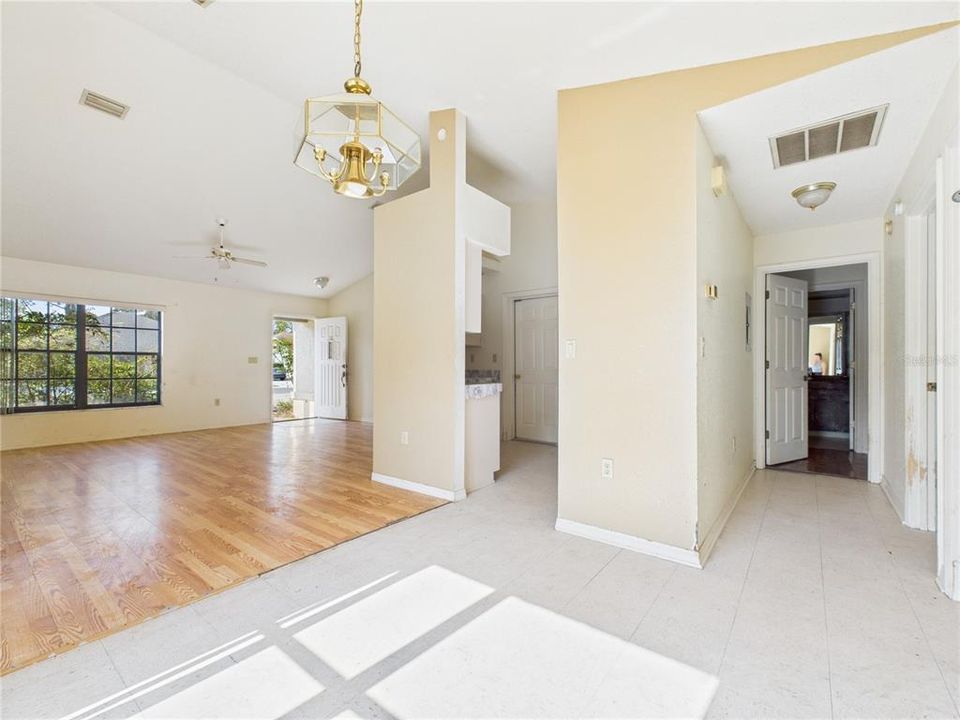 待售: $600,000 (8 贝兹, 0 浴室, 4644 平方英尺)