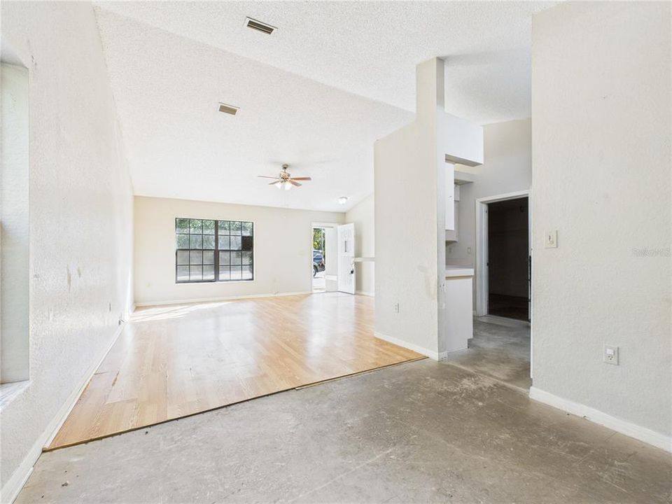 待售: $600,000 (8 贝兹, 0 浴室, 4644 平方英尺)