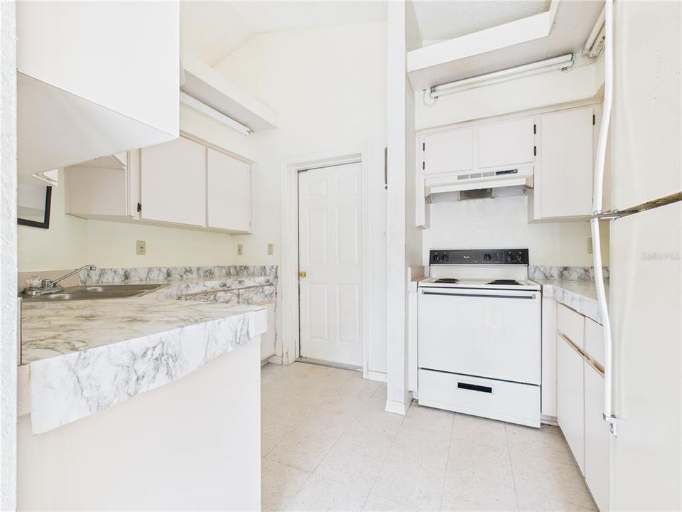 待售: $600,000 (8 贝兹, 0 浴室, 4644 平方英尺)