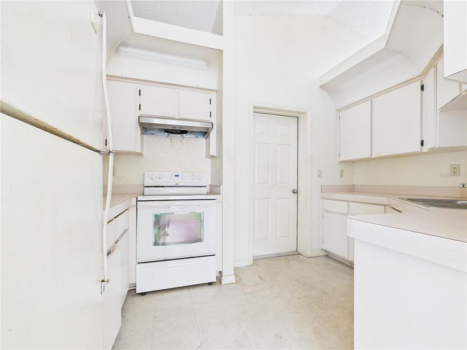 待售: $600,000 (8 贝兹, 0 浴室, 4644 平方英尺)