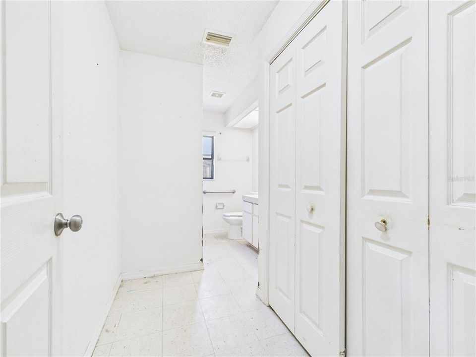 待售: $600,000 (8 贝兹, 0 浴室, 4644 平方英尺)