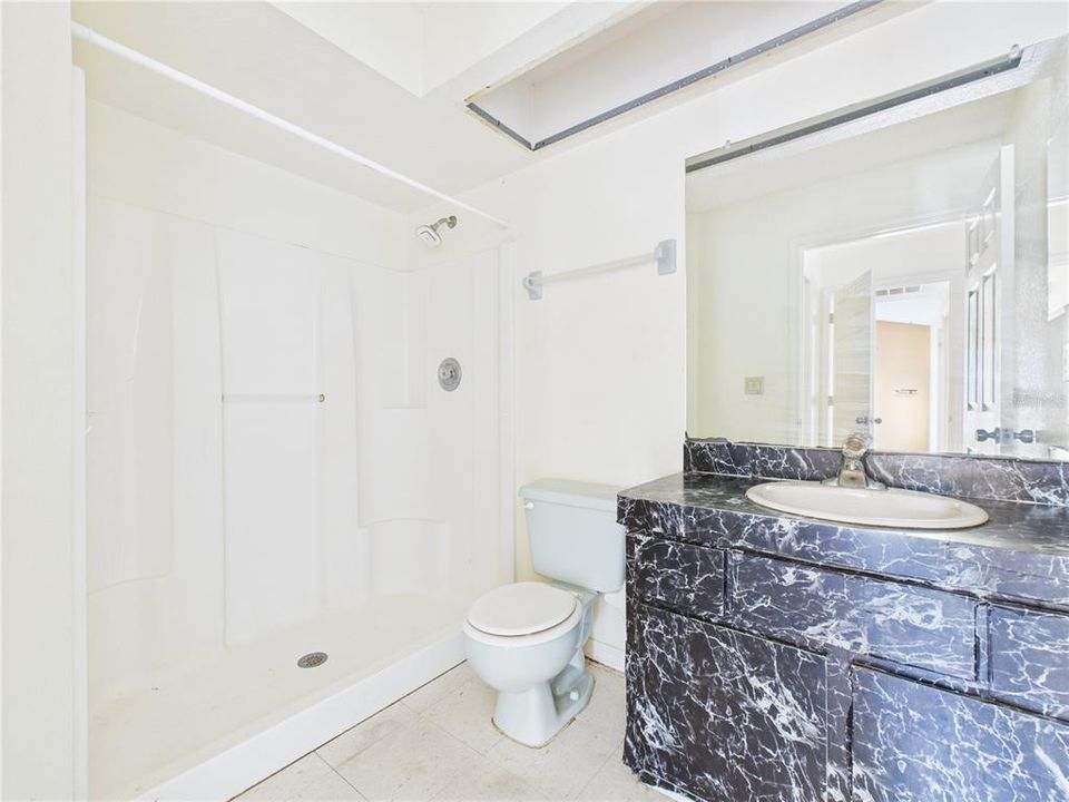 待售: $600,000 (8 贝兹, 0 浴室, 4644 平方英尺)