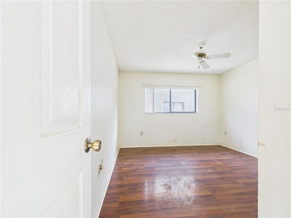 待售: $600,000 (8 贝兹, 0 浴室, 4644 平方英尺)