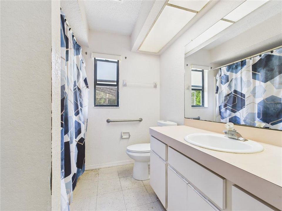 待售: $600,000 (8 贝兹, 0 浴室, 4644 平方英尺)