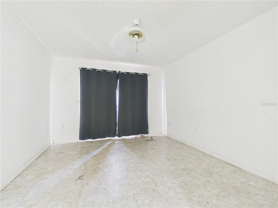 待售: $600,000 (8 贝兹, 0 浴室, 4644 平方英尺)