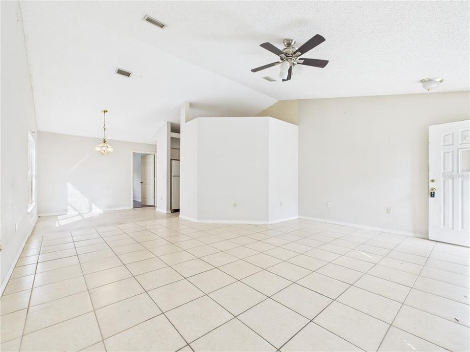 待售: $600,000 (8 贝兹, 0 浴室, 4644 平方英尺)