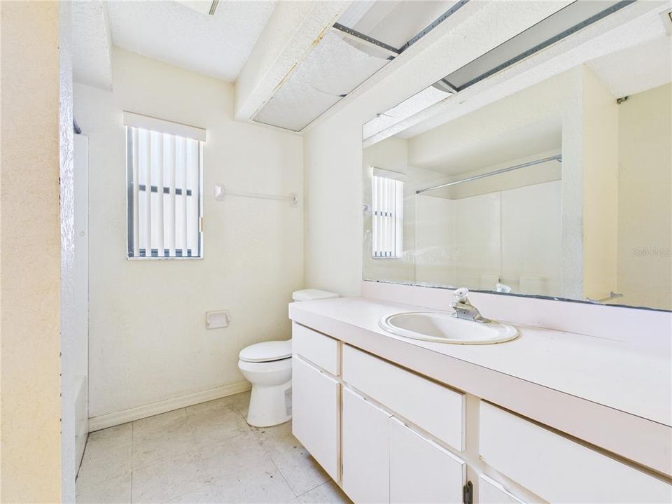 待售: $600,000 (8 贝兹, 0 浴室, 4644 平方英尺)