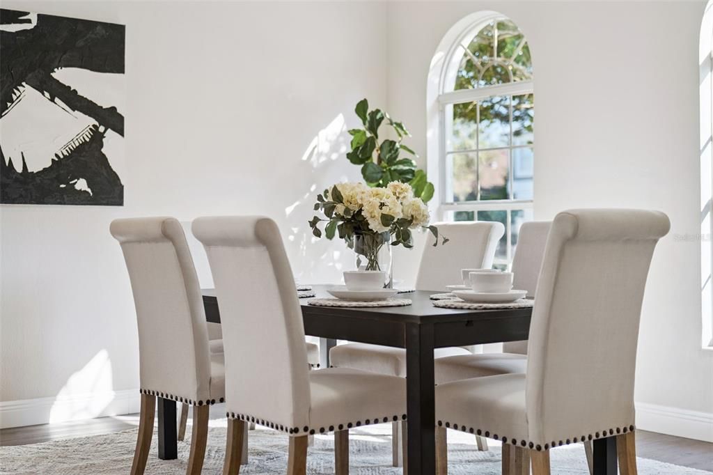 待售: $465,000 (4 贝兹, 2 浴室, 1825 平方英尺)