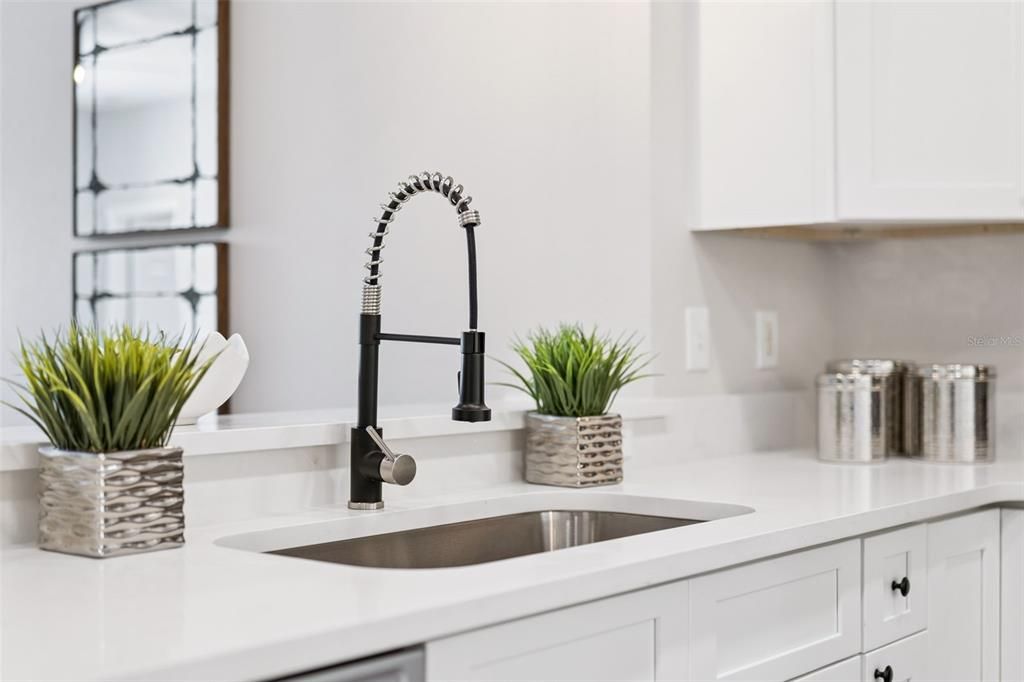 待售: $465,000 (4 贝兹, 2 浴室, 1825 平方英尺)