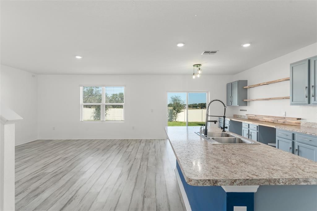 For Sale: $400,000 (5 beds, 3 baths, 2696 Square Feet)