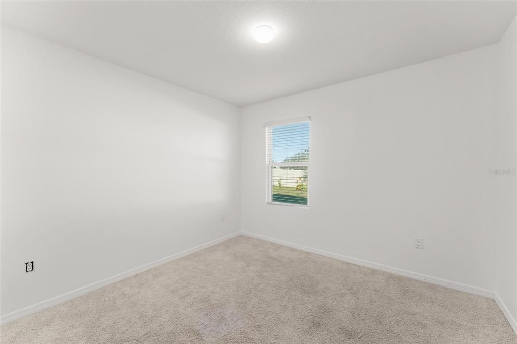 For Sale: $400,000 (5 beds, 3 baths, 2696 Square Feet)