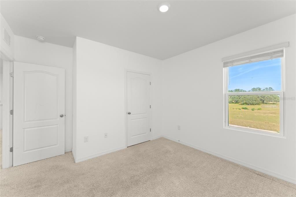 For Sale: $400,000 (5 beds, 3 baths, 2696 Square Feet)