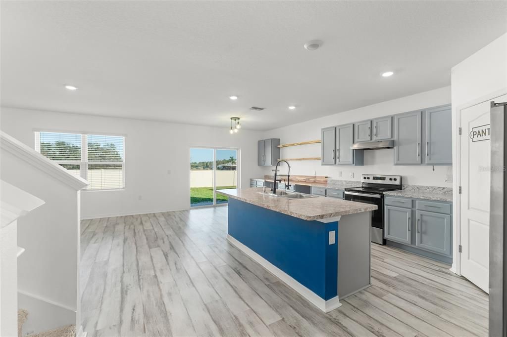 For Sale: $400,000 (5 beds, 3 baths, 2696 Square Feet)