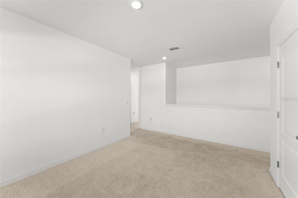 For Sale: $400,000 (5 beds, 3 baths, 2696 Square Feet)