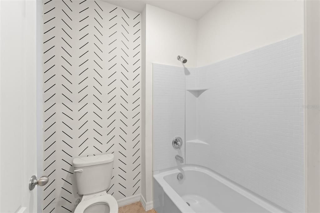 For Sale: $400,000 (5 beds, 3 baths, 2696 Square Feet)