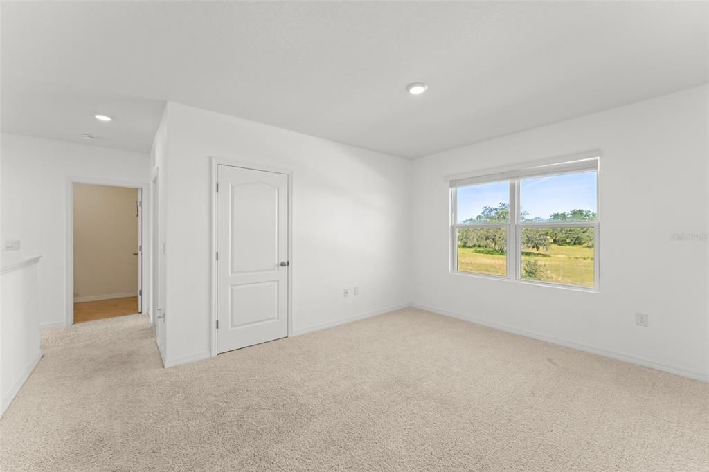 For Sale: $400,000 (5 beds, 3 baths, 2696 Square Feet)