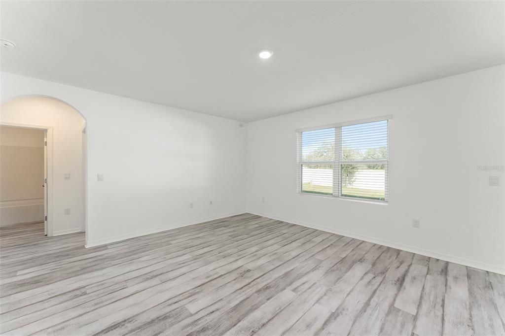 For Sale: $400,000 (5 beds, 3 baths, 2696 Square Feet)