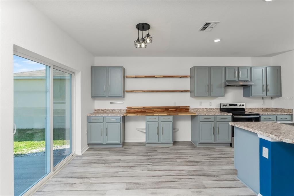 For Sale: $400,000 (5 beds, 3 baths, 2696 Square Feet)