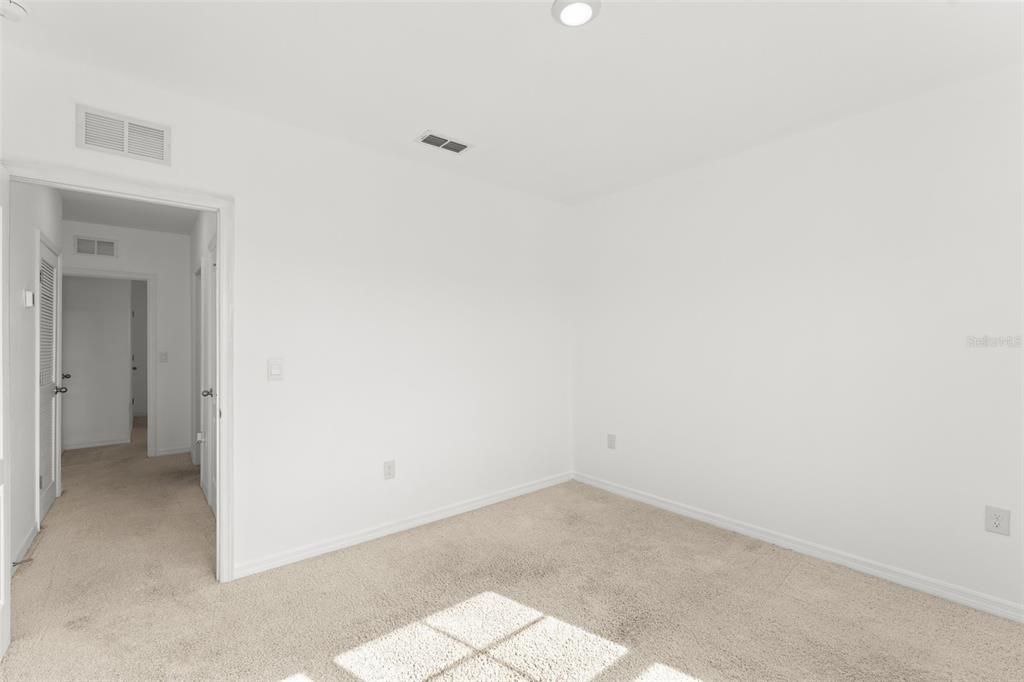 For Sale: $400,000 (5 beds, 3 baths, 2696 Square Feet)