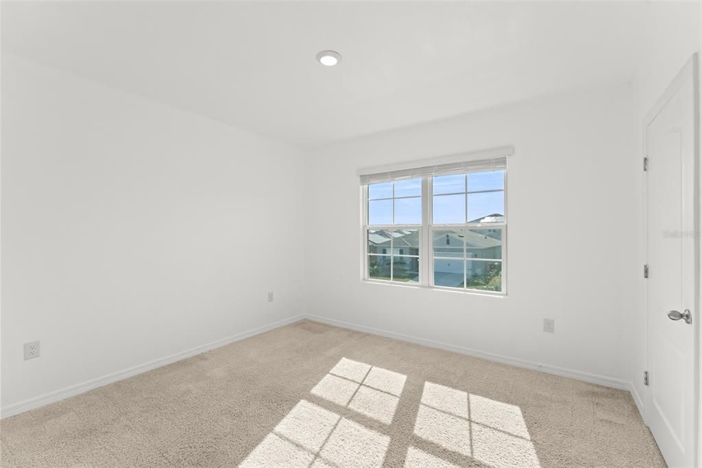 For Sale: $400,000 (5 beds, 3 baths, 2696 Square Feet)