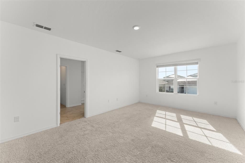 For Sale: $400,000 (5 beds, 3 baths, 2696 Square Feet)