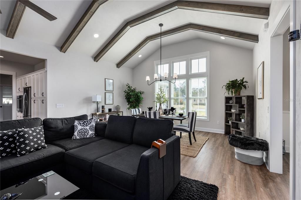 En Venta: $799,000 (4 camas, 2 baños, 2487 Pies cuadrados)