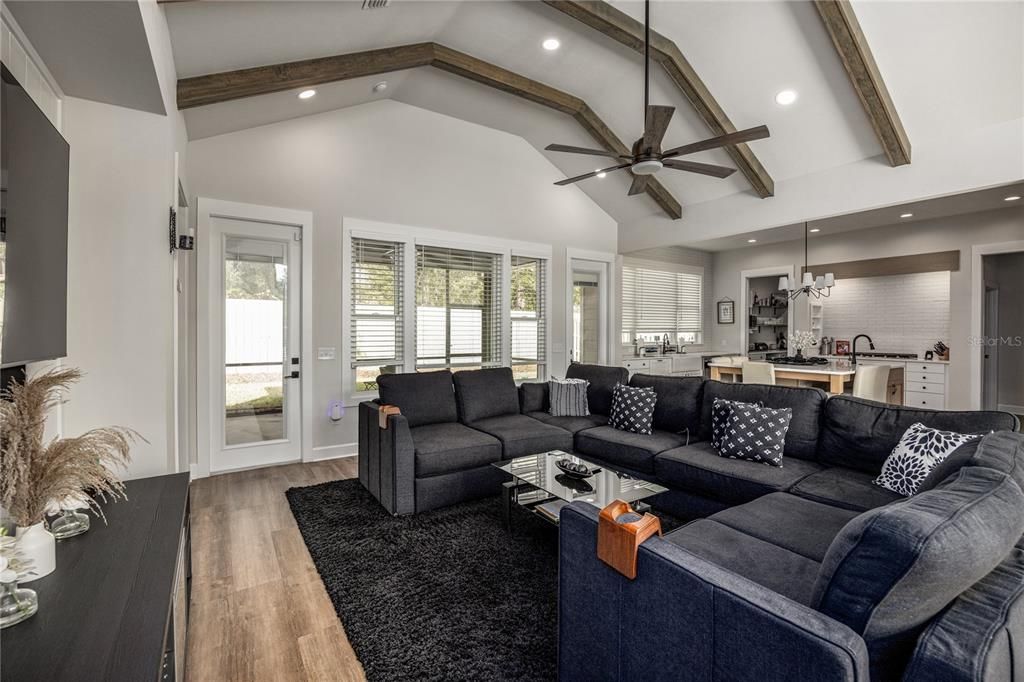 En Venta: $799,000 (4 camas, 2 baños, 2487 Pies cuadrados)