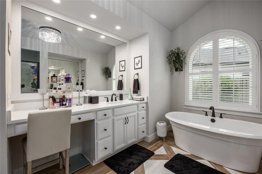 En Venta: $799,000 (4 camas, 2 baños, 2487 Pies cuadrados)