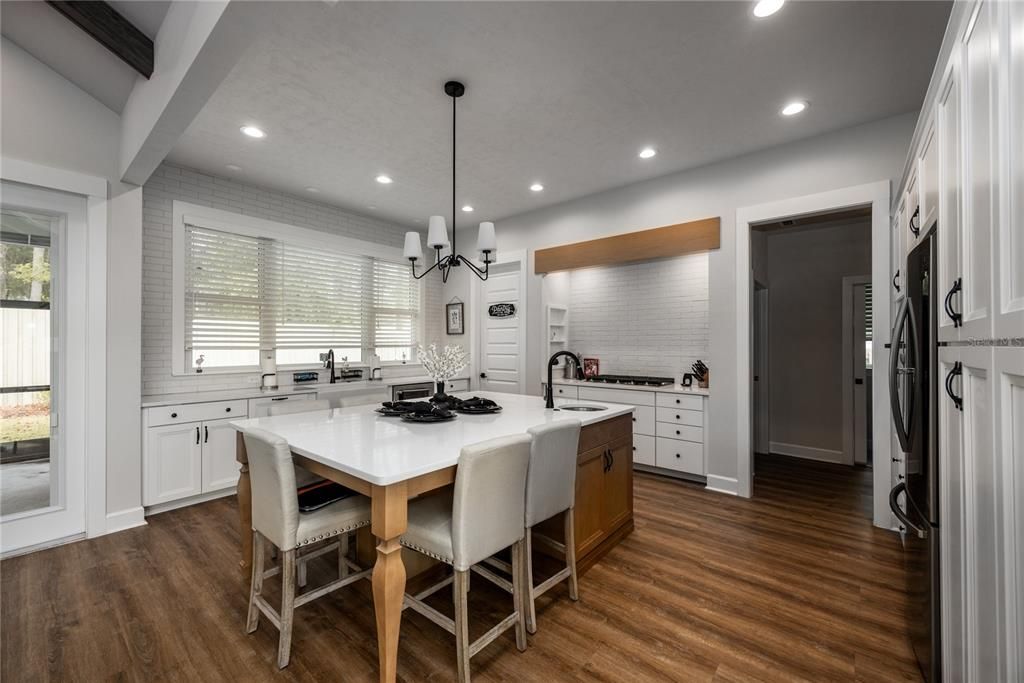 En Venta: $799,000 (4 camas, 2 baños, 2487 Pies cuadrados)