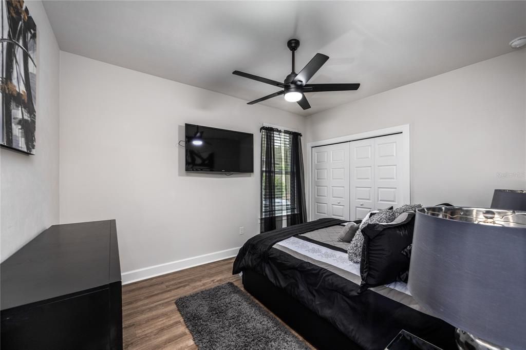 En Venta: $799,000 (4 camas, 2 baños, 2487 Pies cuadrados)