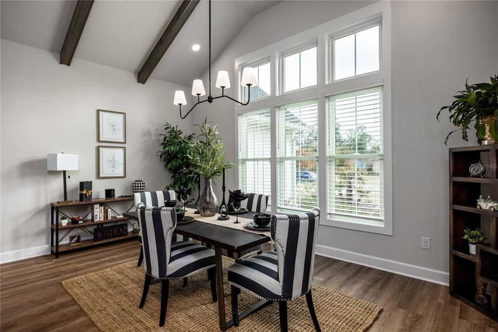 En Venta: $799,000 (4 camas, 2 baños, 2487 Pies cuadrados)