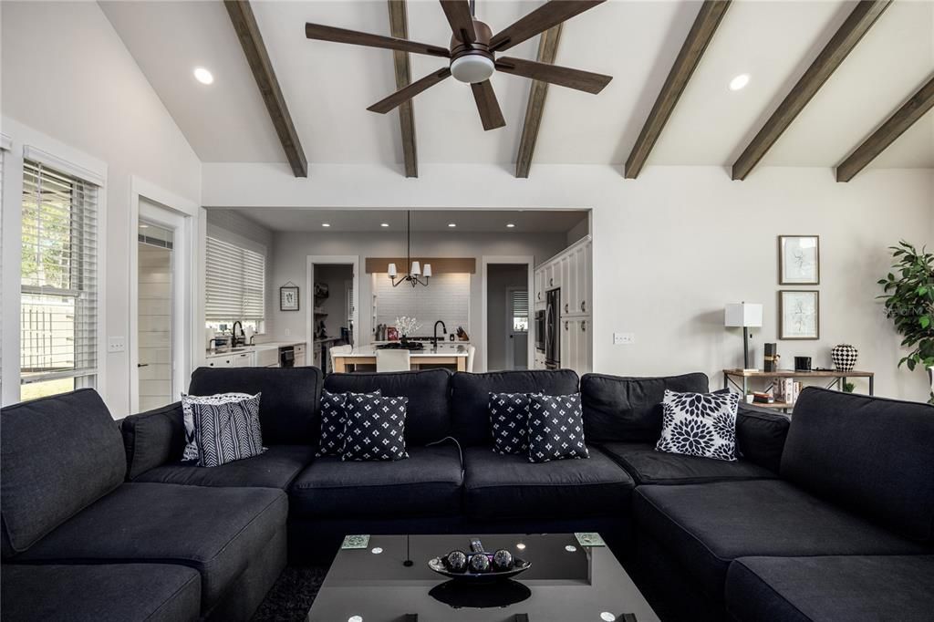 En Venta: $799,000 (4 camas, 2 baños, 2487 Pies cuadrados)