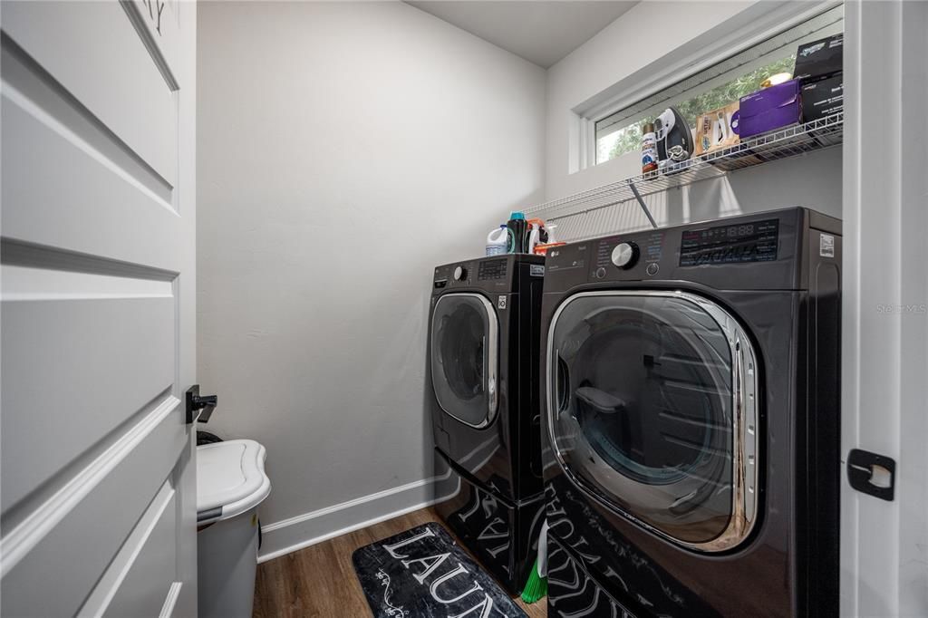 En Venta: $799,000 (4 camas, 2 baños, 2487 Pies cuadrados)