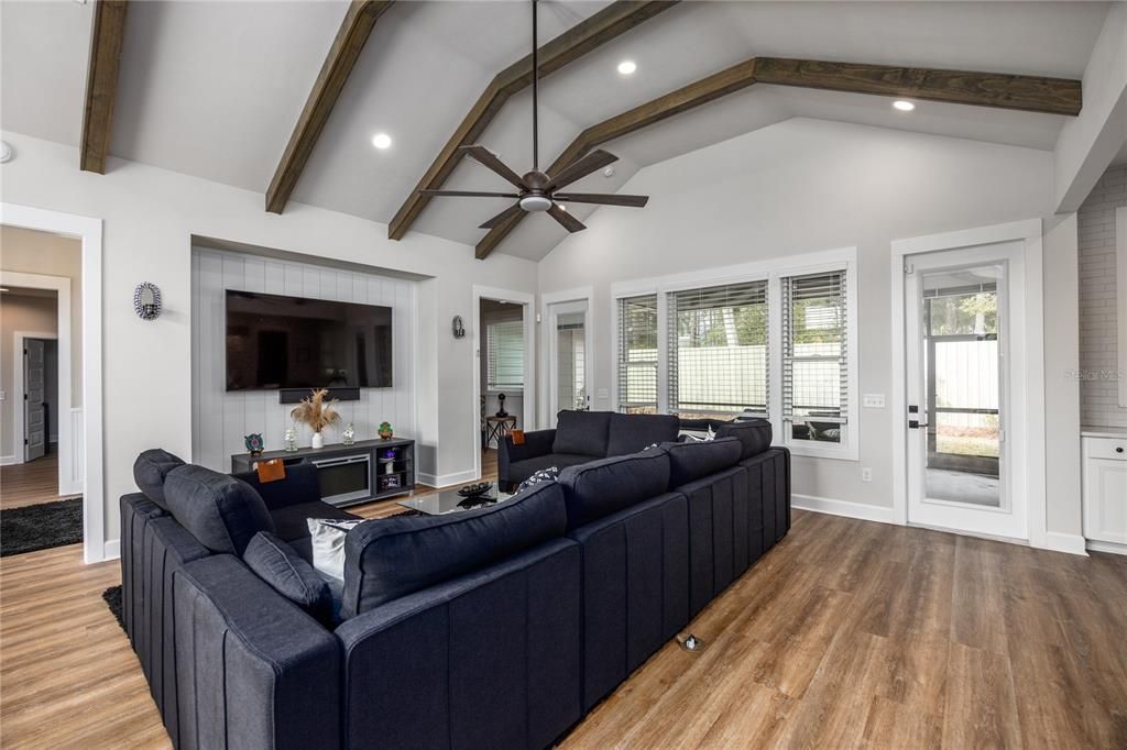 En Venta: $799,000 (4 camas, 2 baños, 2487 Pies cuadrados)