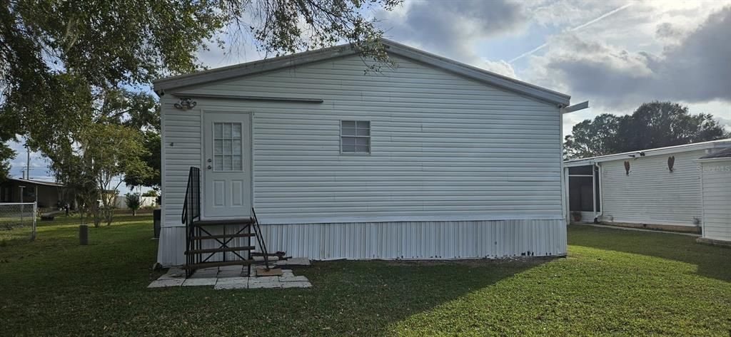 出租: $1,750 (1 贝兹, 1 浴室, 1296 平方英尺)