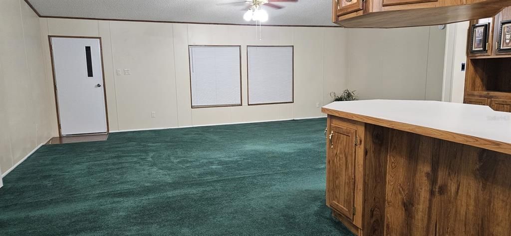 出租: $1,750 (1 贝兹, 1 浴室, 1296 平方英尺)