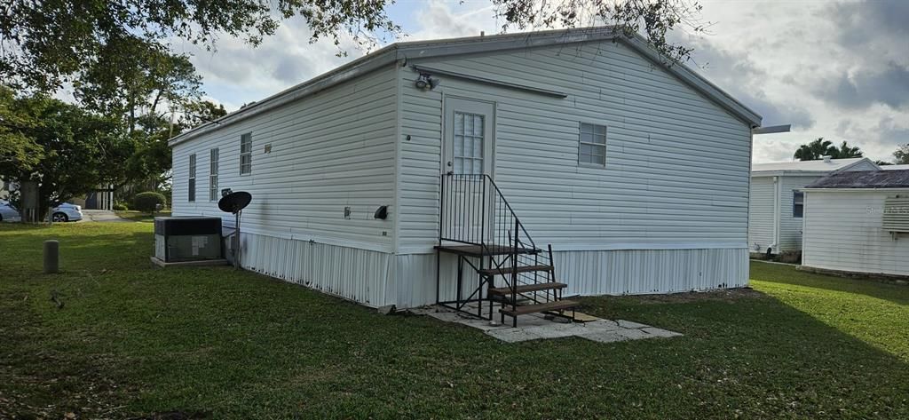 出租: $1,750 (1 贝兹, 1 浴室, 1296 平方英尺)