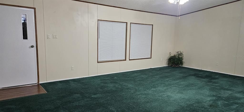 出租: $1,750 (1 贝兹, 1 浴室, 1296 平方英尺)