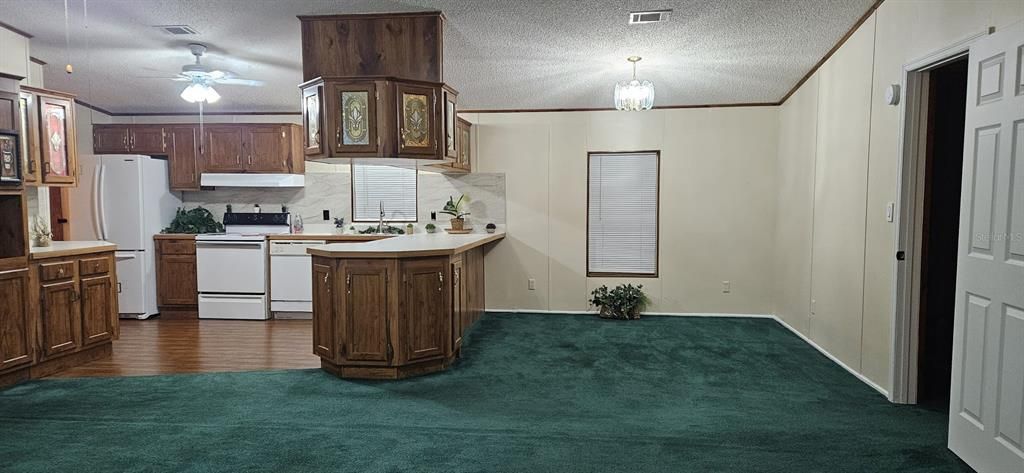 出租: $1,750 (1 贝兹, 1 浴室, 1296 平方英尺)