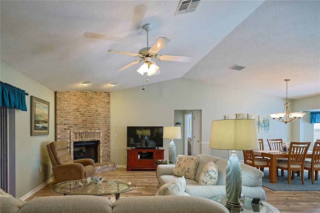 En Venta: $450,000 (3 camas, 2 baños, 1654 Pies cuadrados)