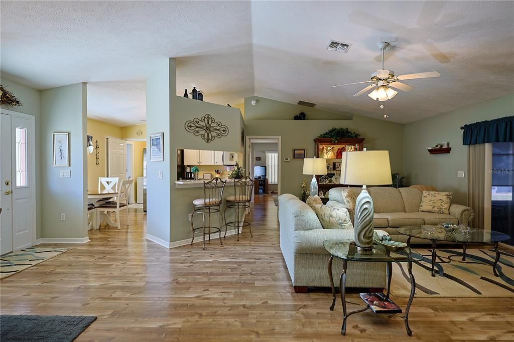 En Venta: $450,000 (3 camas, 2 baños, 1654 Pies cuadrados)