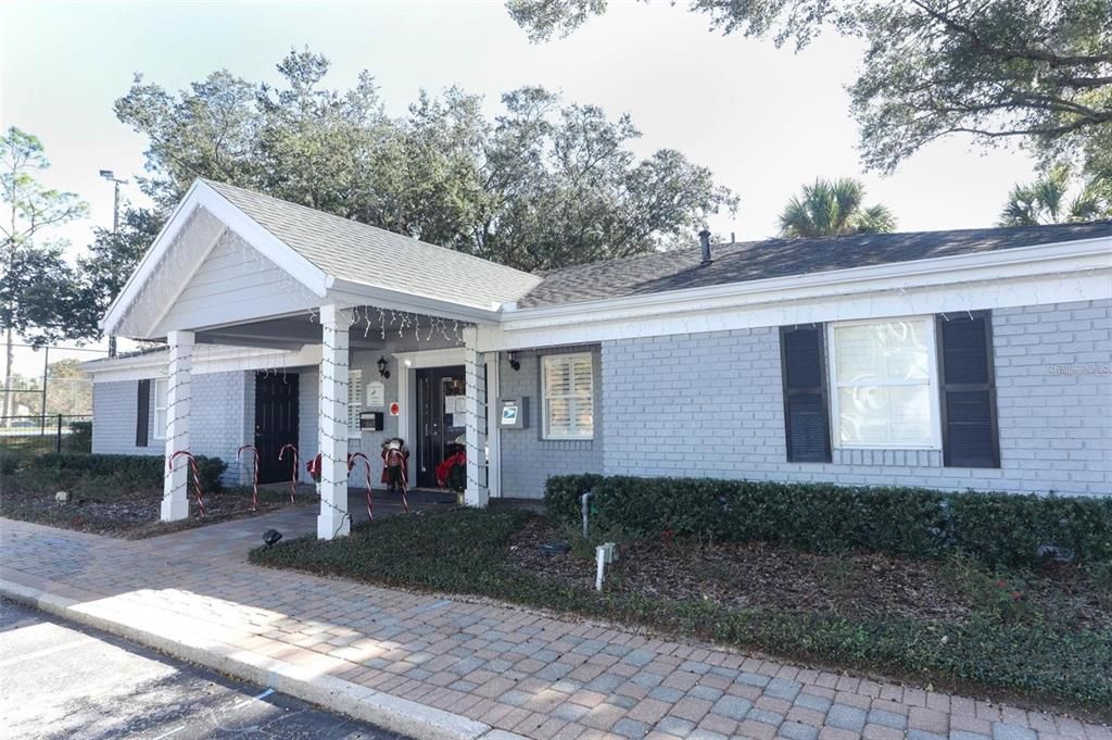 For Sale: $155,000 (1 beds, 1 baths, 678 Square Feet)