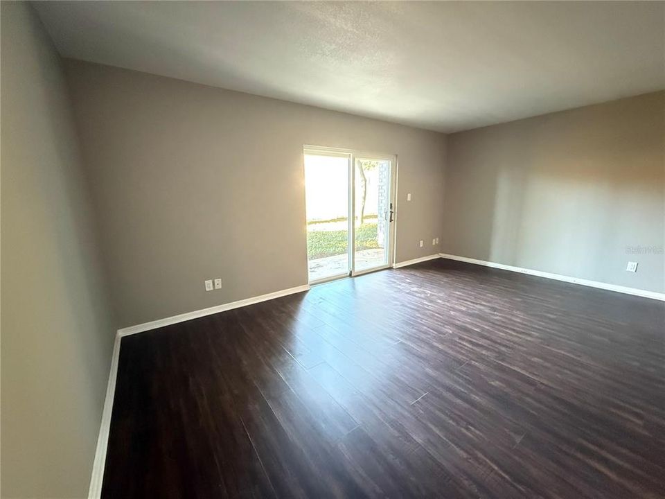 For Sale: $155,000 (1 beds, 1 baths, 678 Square Feet)