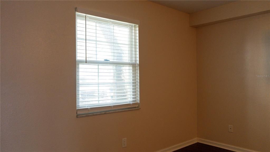 For Sale: $155,000 (1 beds, 1 baths, 678 Square Feet)