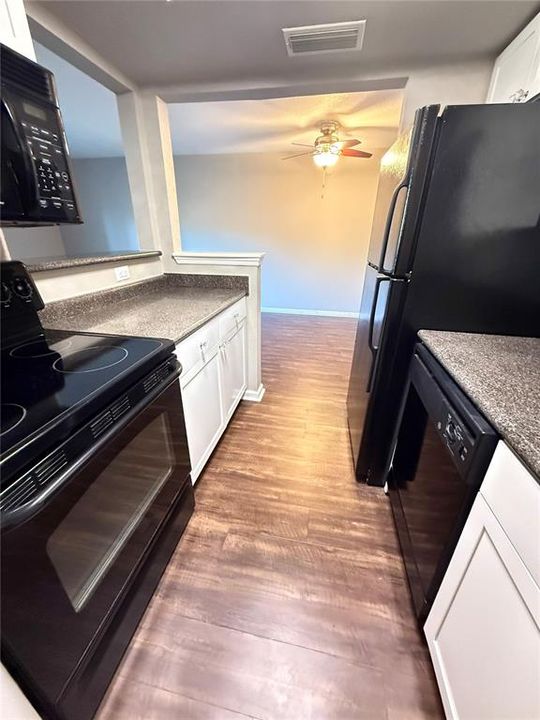 For Sale: $155,000 (1 beds, 1 baths, 678 Square Feet)